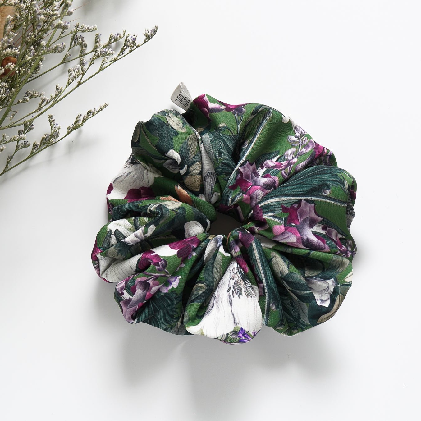 Scrunchies Anemone Flower Green Floral 5 inch. hair tie. ยางมัดผม ยางมัดผมสวย ยางรัดผม ยางรัดผมสวย ยางมัดผมลายดอกไม้ ยางมัดผมลายดอกไม้สีเขียว